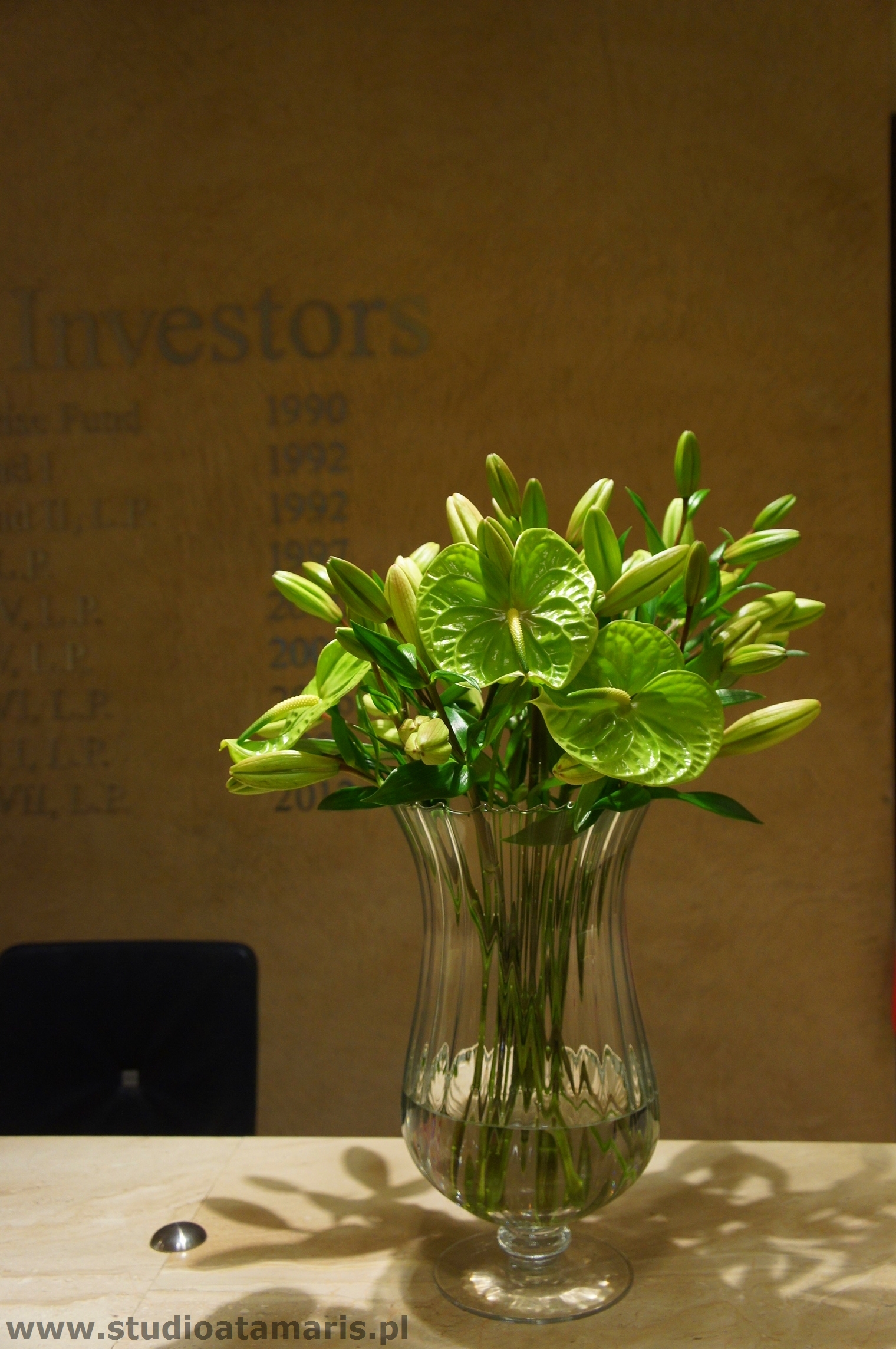 dekoracja recepcji bukiet lilii i anturium