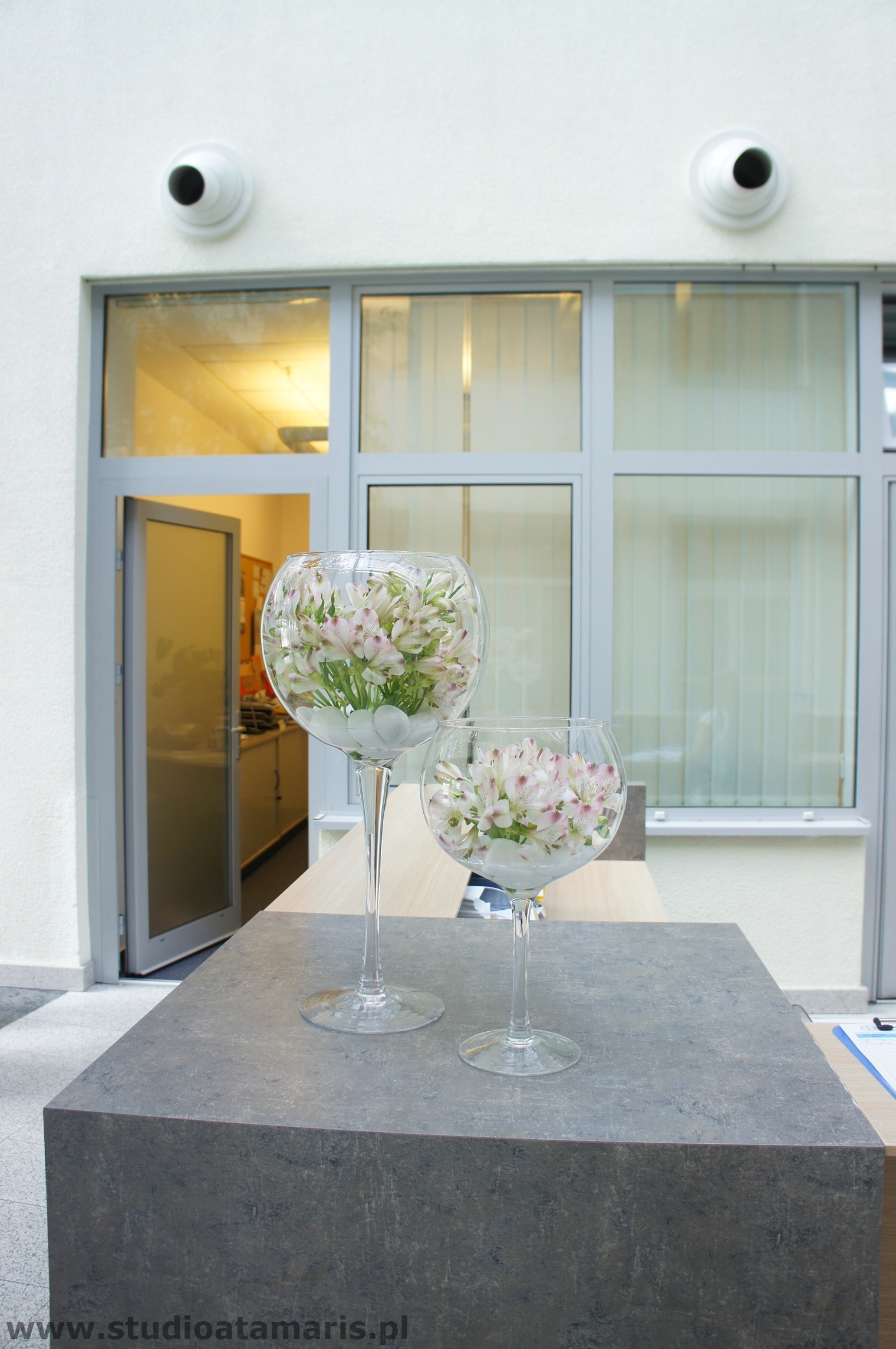 dekoracja recepcji z kielichów global