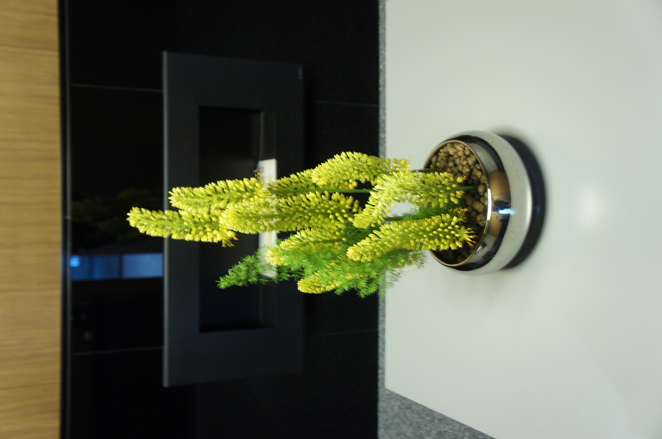 dekoracja recepcji w srebrnej misie