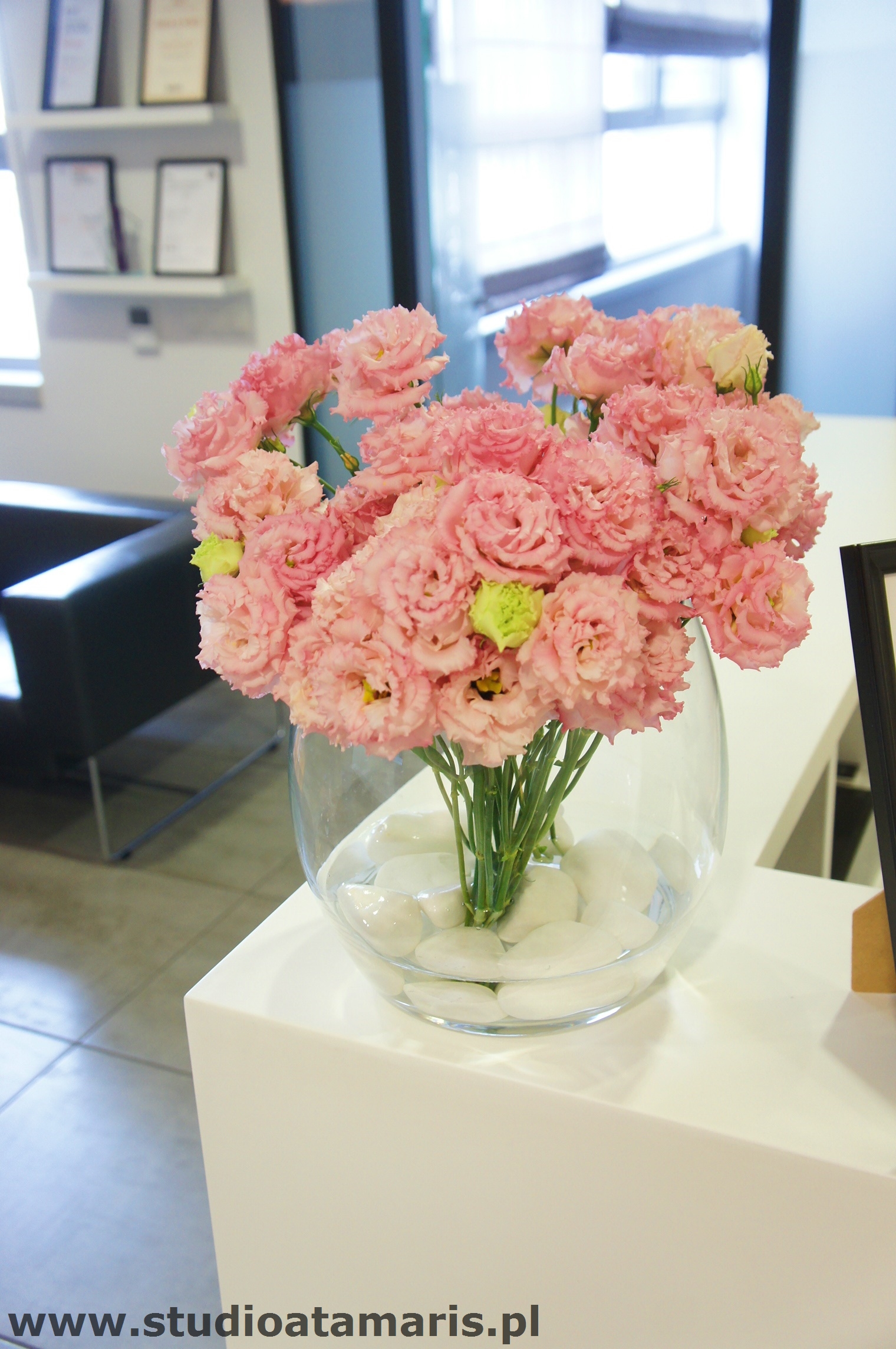 dekoracja recepcji bukiet eustomy