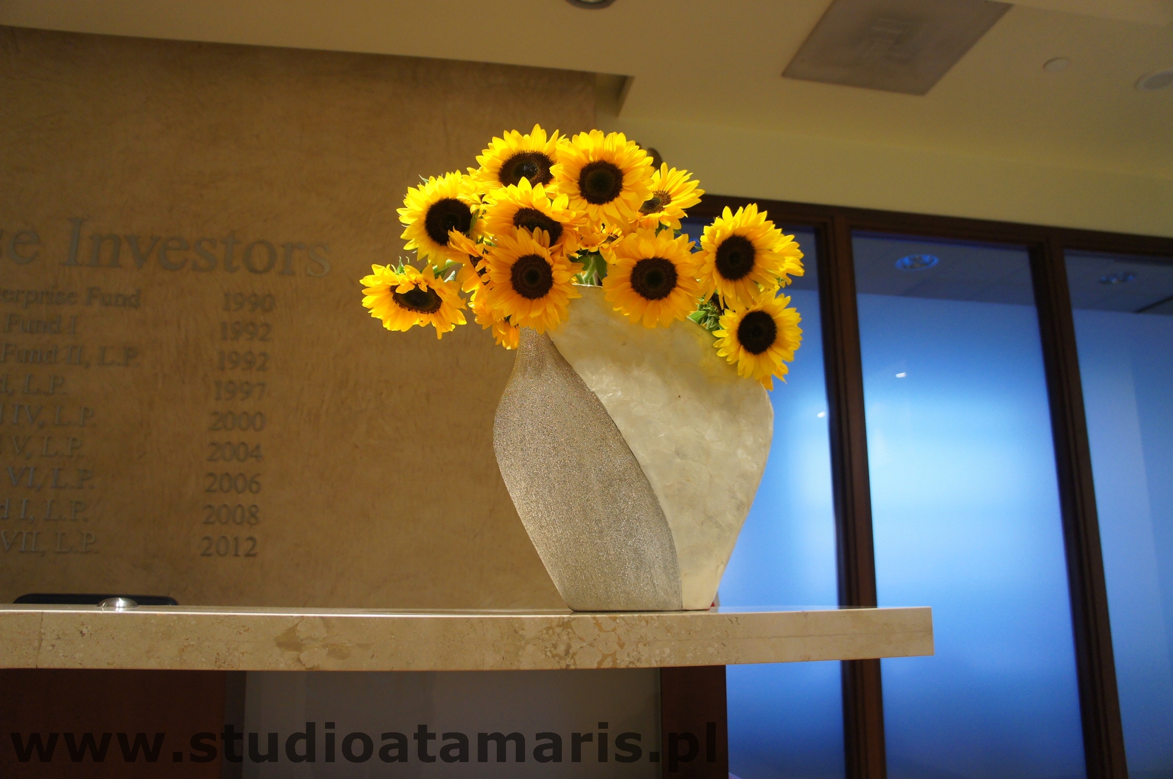 słoneczniki w roli dekoracji recepcji